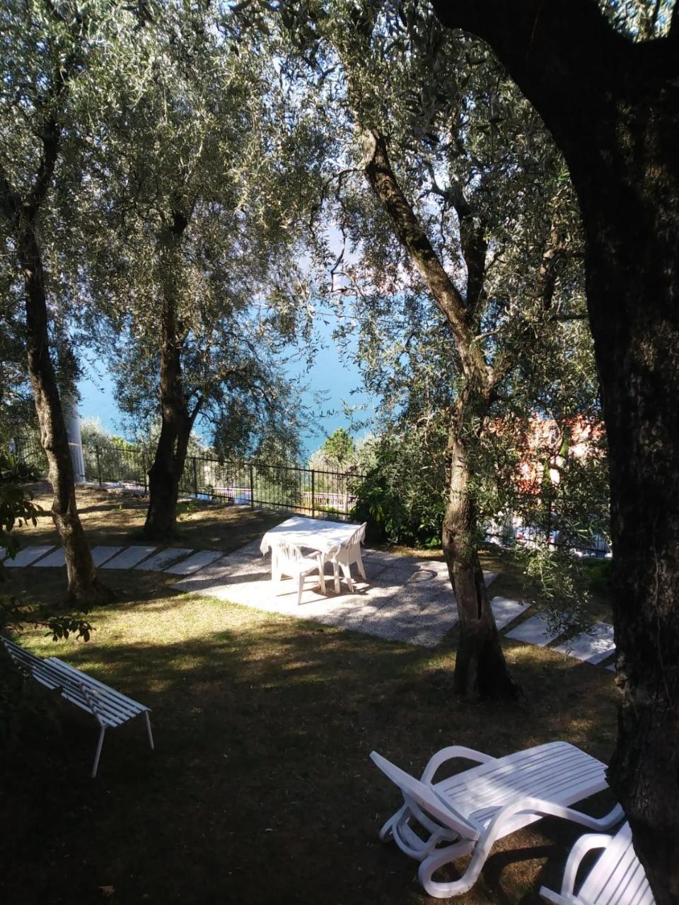 B&B Lil Brenzone sul Garda Buitenkant foto